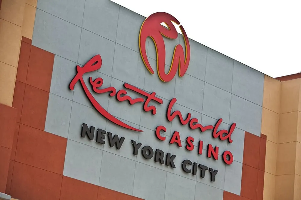 Fitch: Resorts World New York EBITDA Tataas, Pero Malaking Gastos ang Nagpapabigat sa Parent Credit Rating